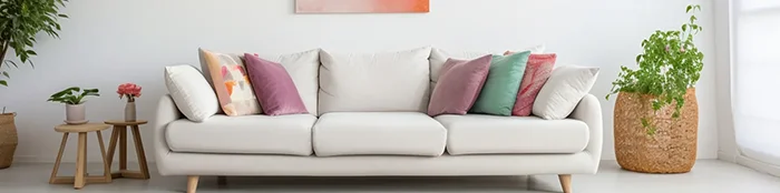 Table traditionnelle marocaine pendant le Ramadan, mettant en valeur les coutumes alimentaires et le respect de l’étiquette.